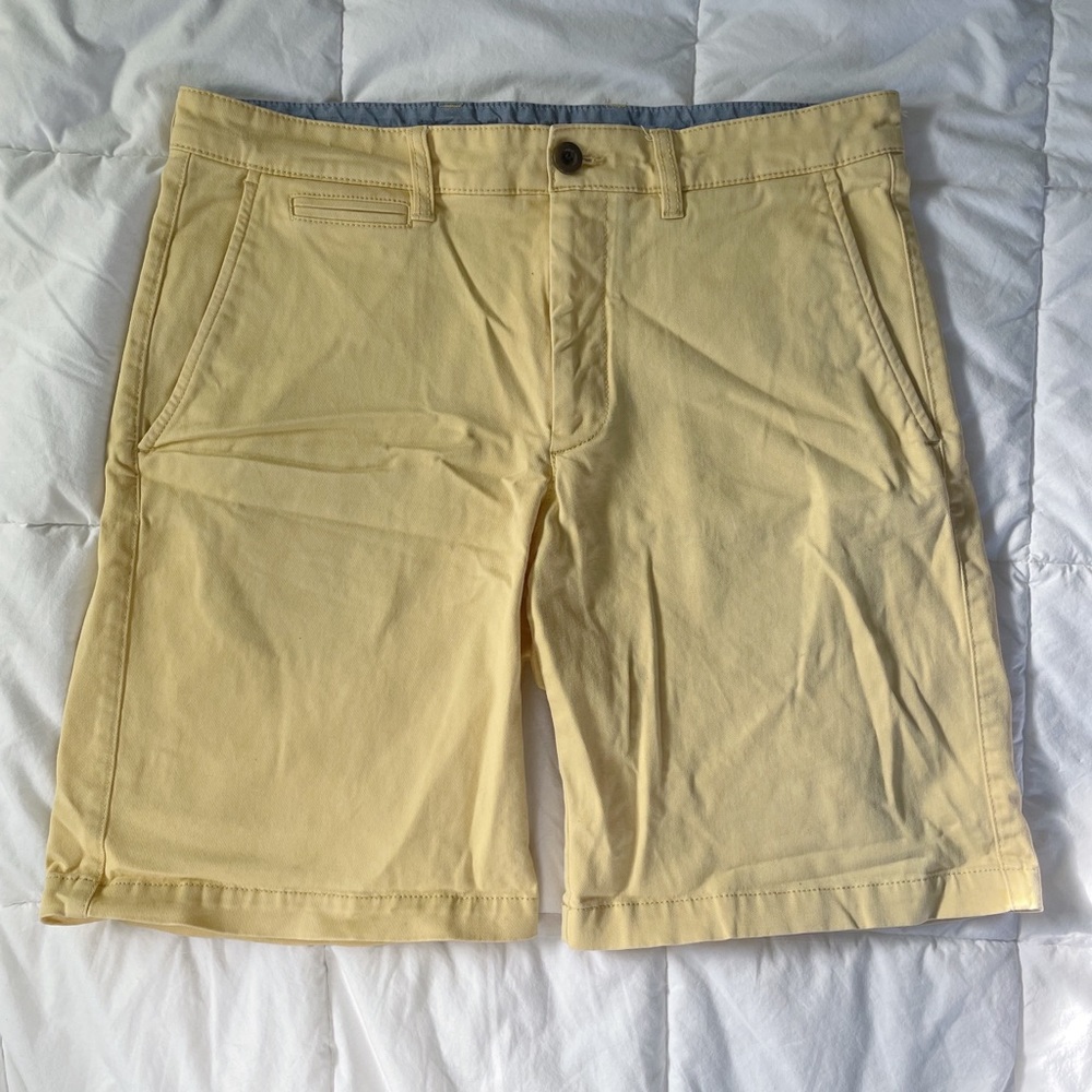 Mens L.L. Bean pastel yellow club shorts